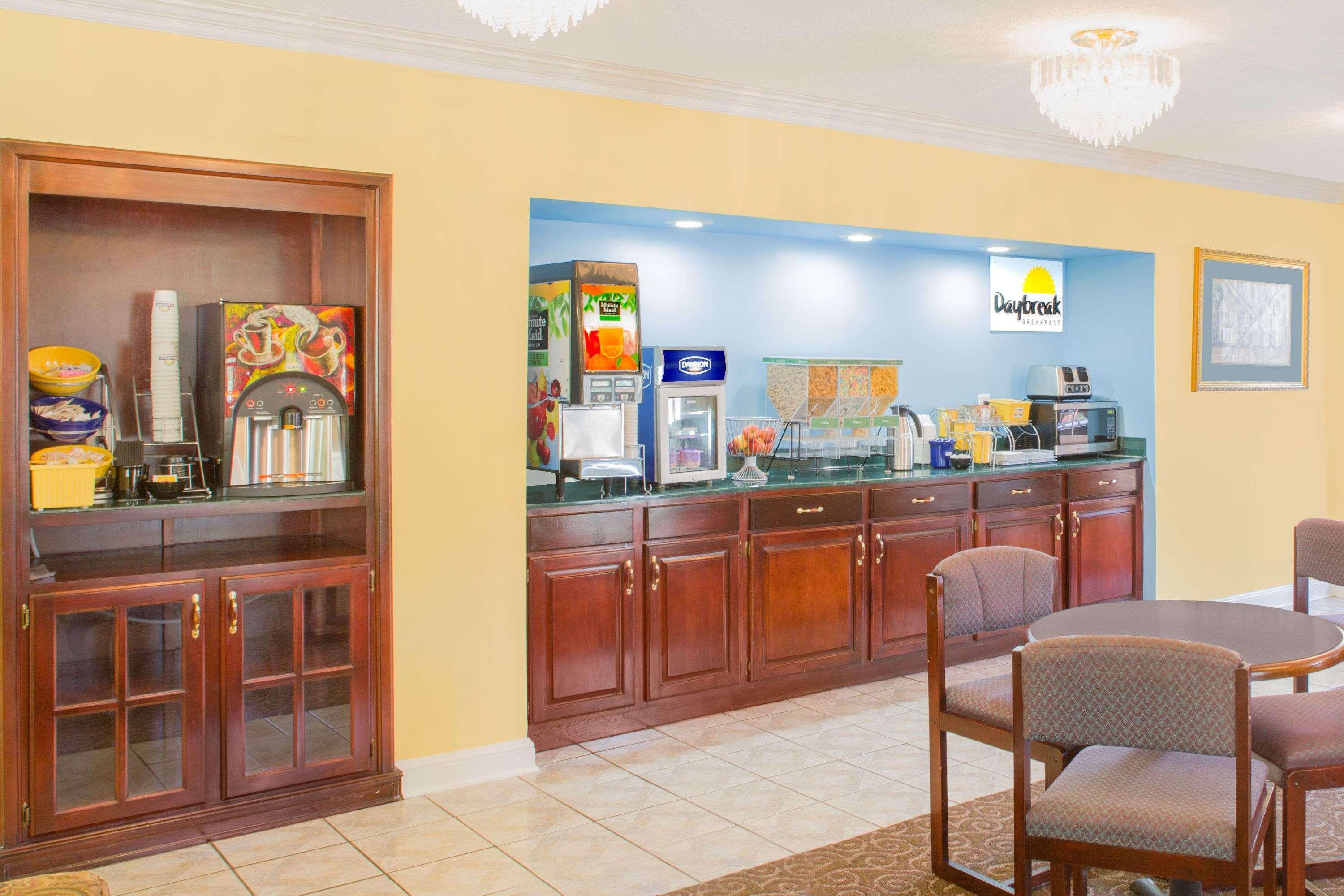 Days Inn By Wyndham Andalusia Exterior foto